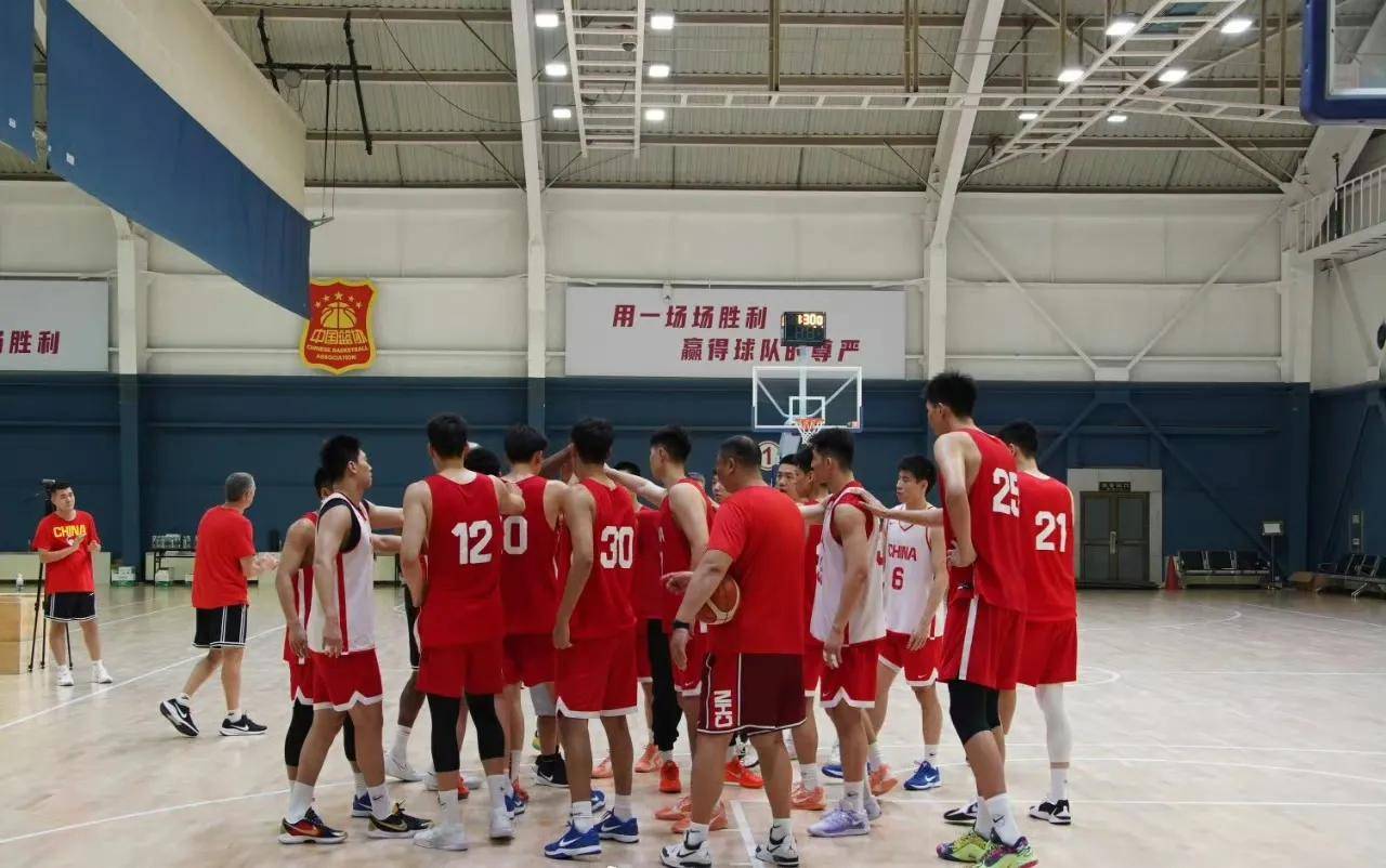 西亚卡姆重返赛场,反败为胜首场状态出色,老鹰观众沸腾!